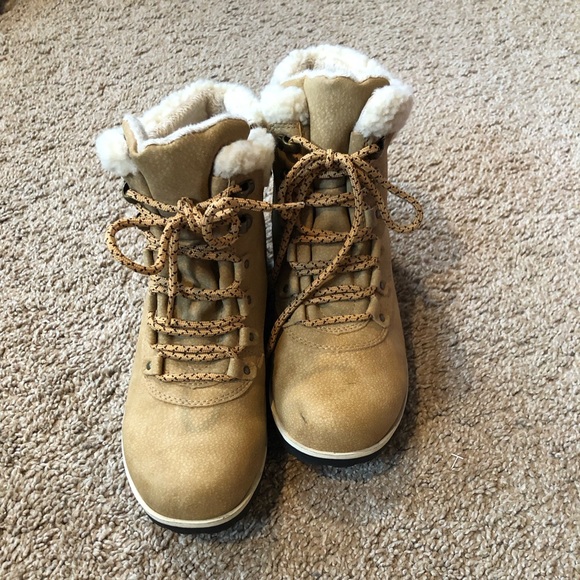 brown boots - Picture 2 of 4